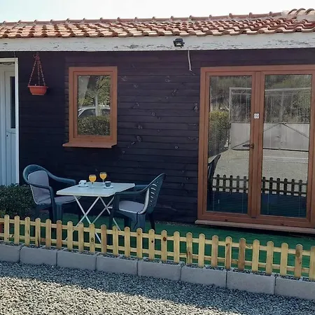 Weaver Studio Apartment, With Outside Space, Near Apartamento Burgas